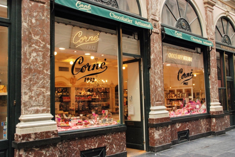 chocolaterie-ROQUEFORT LES PINS-min_chocolate_chocolaterie_shop_luxury_chic_gallery_brussels_belgium-558146