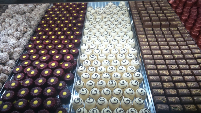 chocolaterie-ROQUEFORT LES PINS-min_chocolates_milk_chocolate_white_chocolate_truffles_candy_food_treat_cacao-1213769